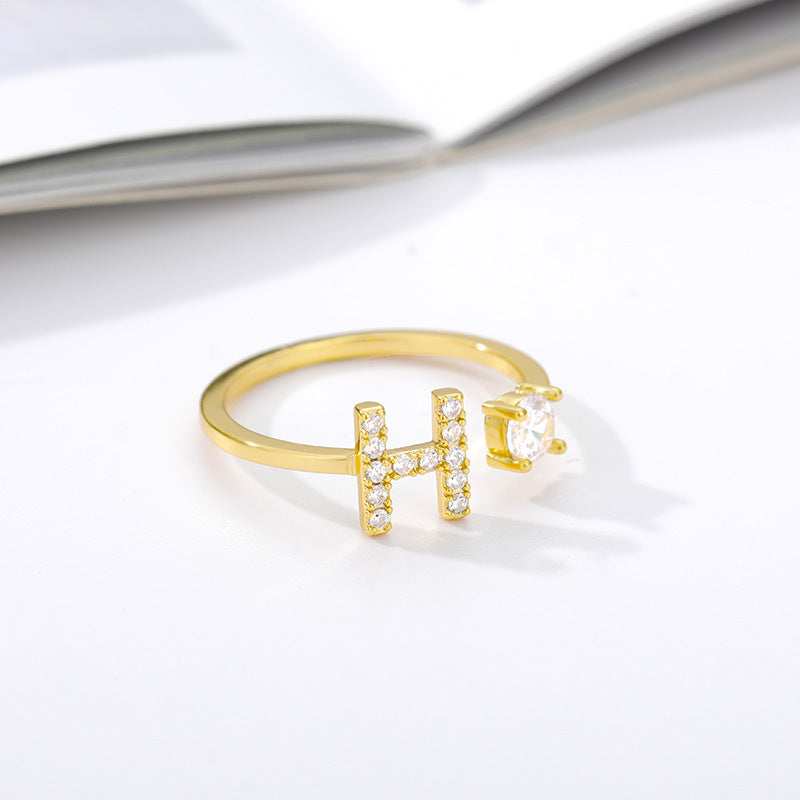 🌟 Bague Initiale en Zircon – Personnalisez Votre Style