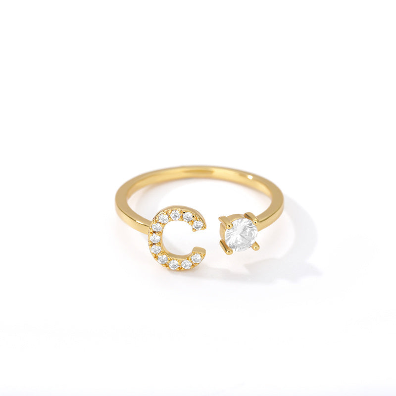 🌟 Bague Initiale en Zircon – Personnalisez Votre Style