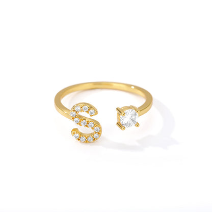🌟 Bague Initiale en Zircon – Personnalisez Votre Style