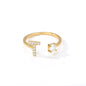🌟 Bague Initiale en Zircon – Personnalisez Votre Style