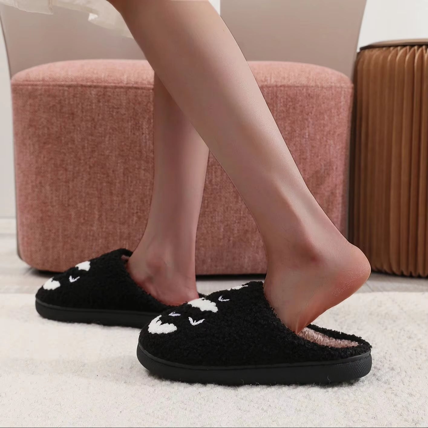 Chaussons Fluffy Fête – Intérieur Confortable pour Femme et Homme