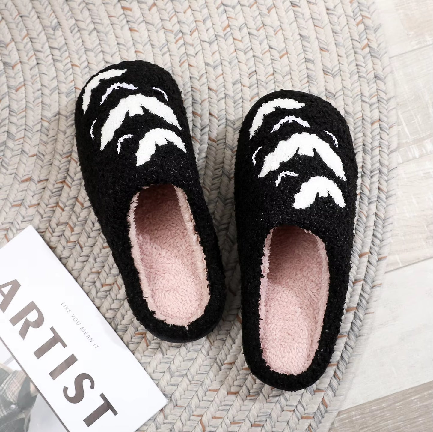Chaussons Fluffy Fête – Intérieur Confortable pour Femme et Homme